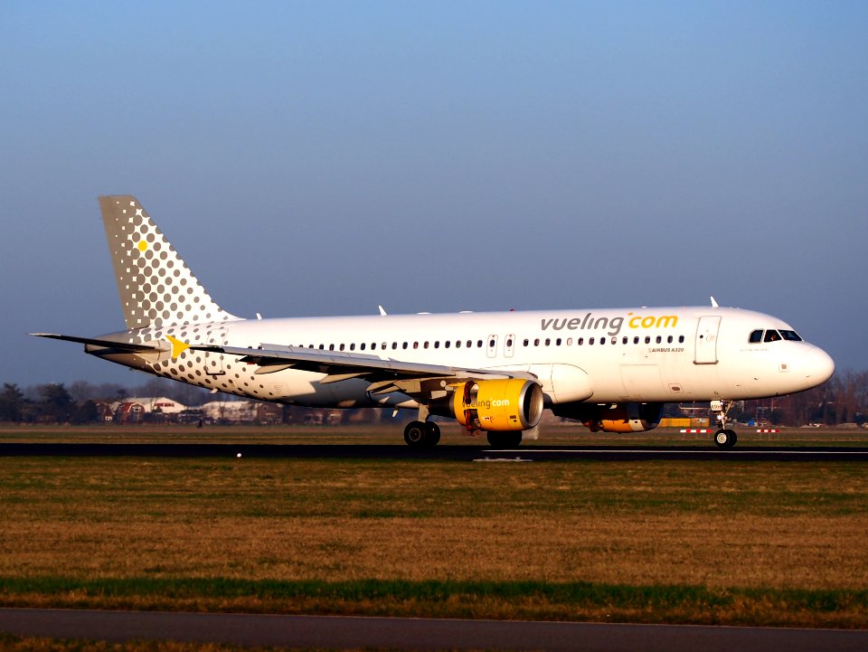 EC-KRH Airbus A320-214, Vueling Airlines, landing at AMS Amsterdam (Schiphol), pic4