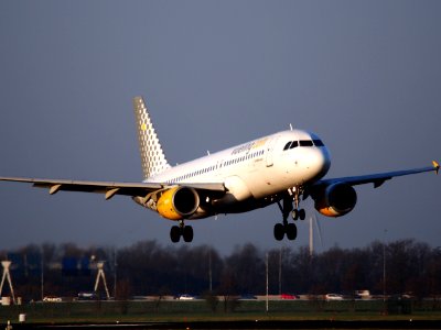 EC-KRH Airbus A320-214, Vueling Airlines, landing at AMS Amsterdam (Schiphol), pic1