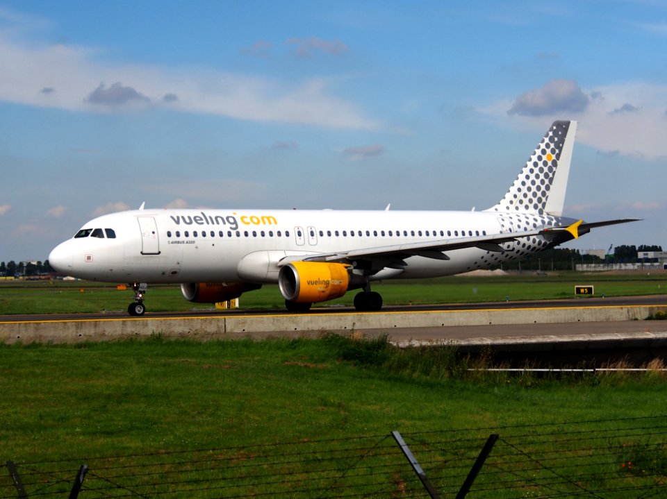 EC-HQJ Airbus A320-214 Iberia taxiing at Schiphol (AMS - EHAM), The Netherlands, 18may2014, pic-2