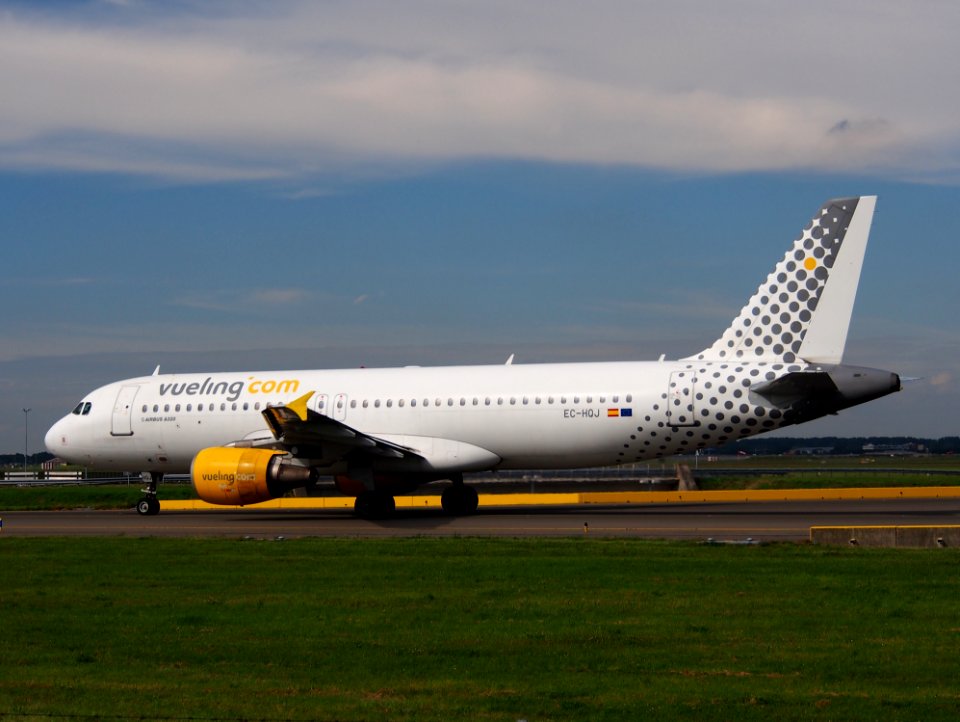 EC-HQJ Airbus A320-214 Iberia taxiing at Schiphol (AMS - EHAM), The Netherlands, 18may2014, pic-4