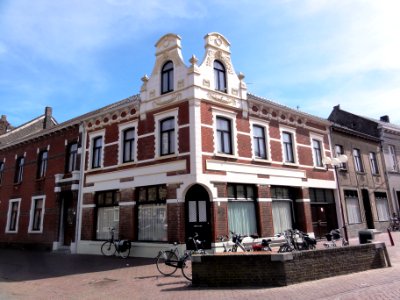 Echt, Limburg, hoekhuis Plats 8