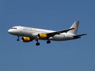 EC-LOP Vueling Airbus A320-214 - cn 4937 pic2
