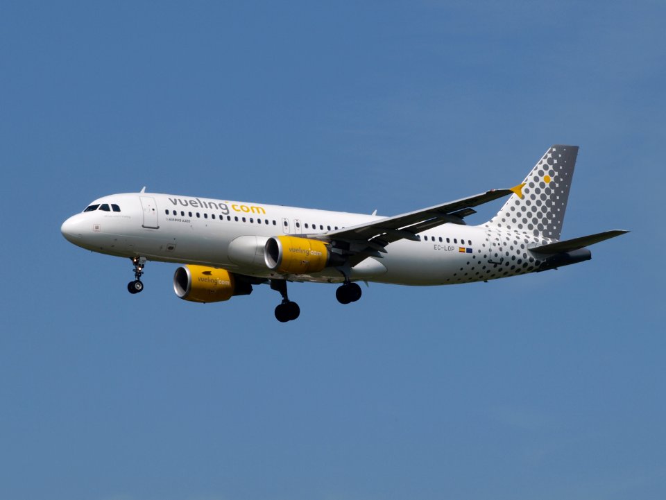 EC-LOP Vueling Airbus A320-214 - cn 4937 pic3