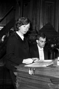 Echtpaar A. E. Meinders (arts) en J. Meinders Groeneveld (biologe) promoveert ge, Bestanddeelnr 923-0879