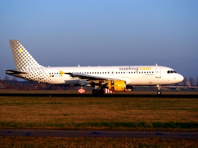 EC-KRH Airbus A320-214, Vueling Airlines, landing at AMS Amsterdam (Schiphol), pic5