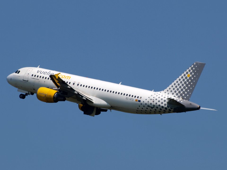 EC-HTD Vueling Airbus A320-214 - cn 1550 take-off 21July2013 pic-005