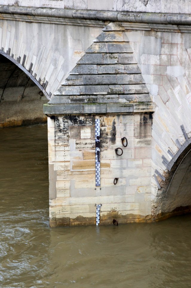 Echelles hydrographiques Pont Royal Paris