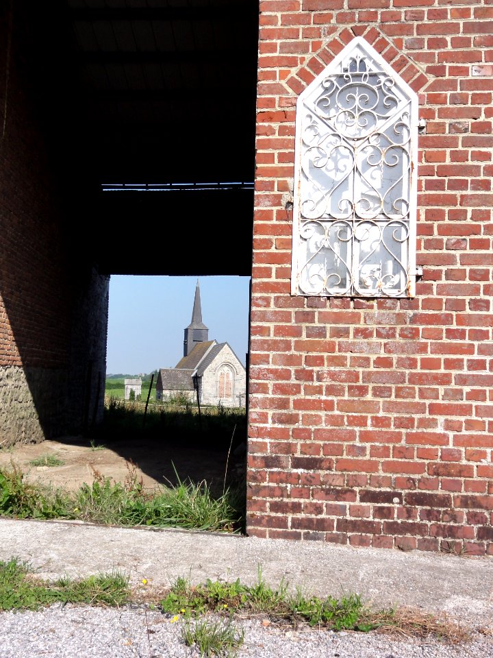 Eccles (Nord, Fr) chapelle-niche dans un mur