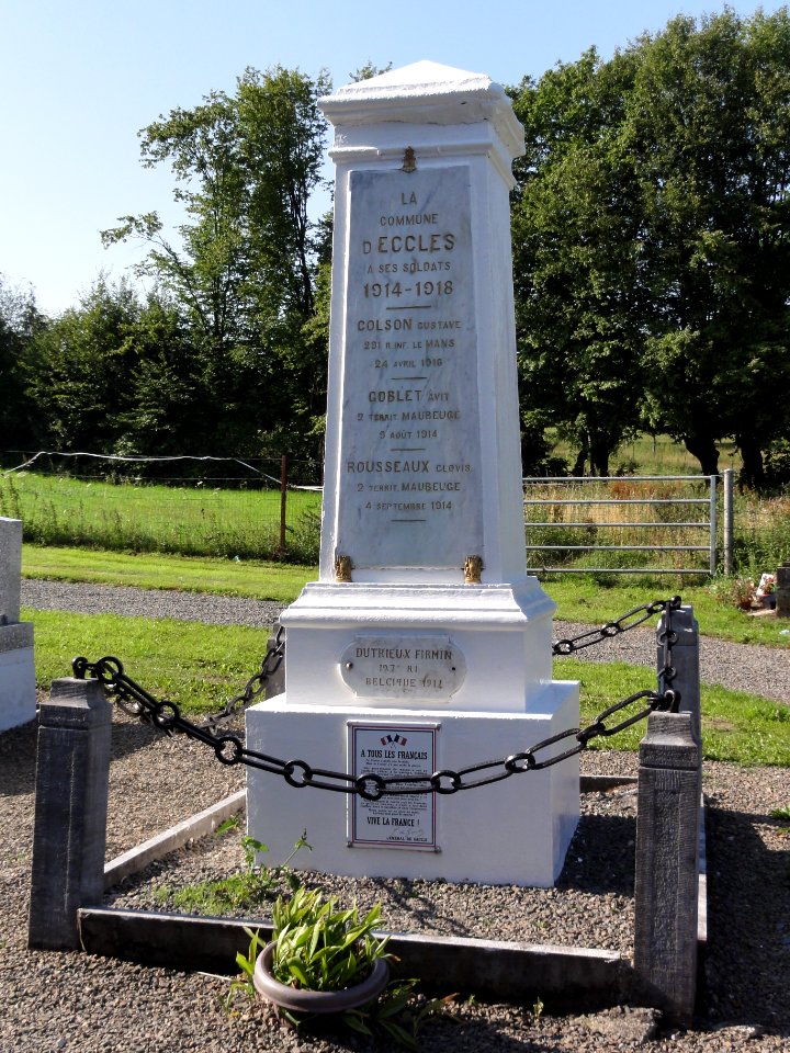 Eccles (Nord, Fr) monument aux morts