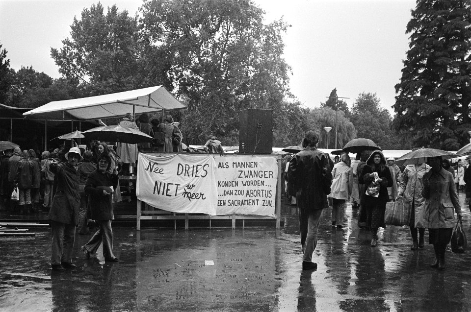Echte Nationale Vrouwenfestival in Vondelpark abortusstand, Bestanddeelnr 928-7770