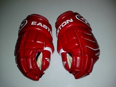 Easton hockey gloves photo
