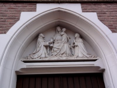 Echt (Limburg) Rijksmonument 525532 karmelitessenklooster, timpaan