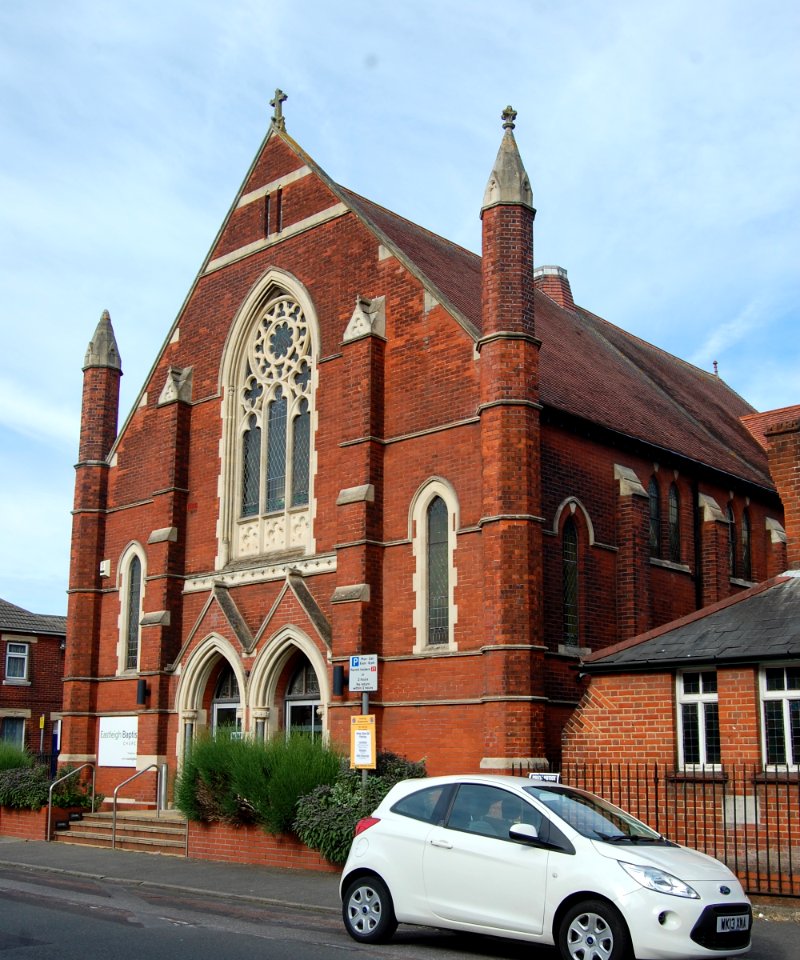 Eastleigh Baptist Church, Desborough Road, Eastleigh (June 2019) (6)