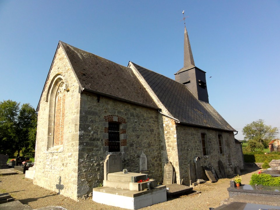 Eccles (Nord, Fr) église, coté nord