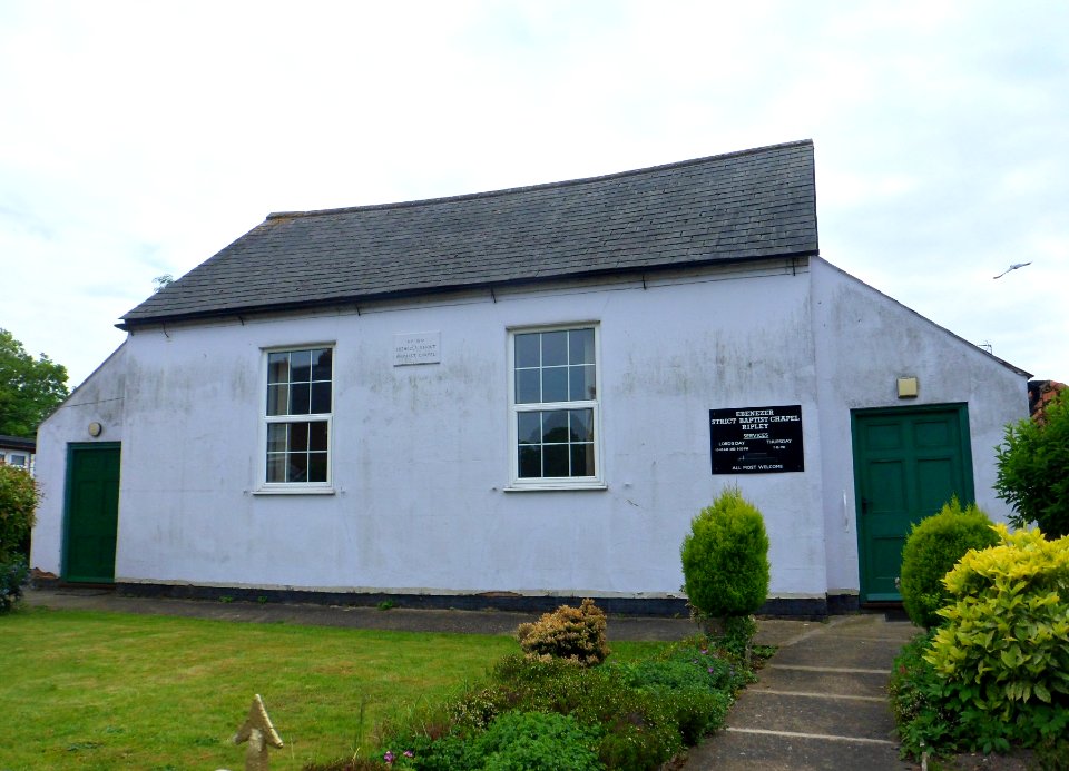 Ebenezer Strict Baptist Chapel, Newark Lane, Ripley (May 2014) (2)