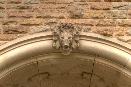 Eberkopf, Portal nördliche Zufahrt, Schloss Wolfsbrunnen, Hessen, Deutschland, IMG 0835 36 37 38 39 40 41 edit