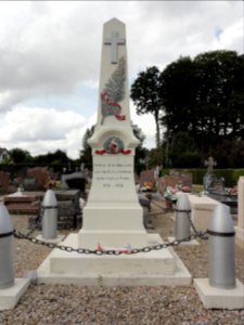 Ectot-l'Auber (Seine-Mar.) monument aux morts