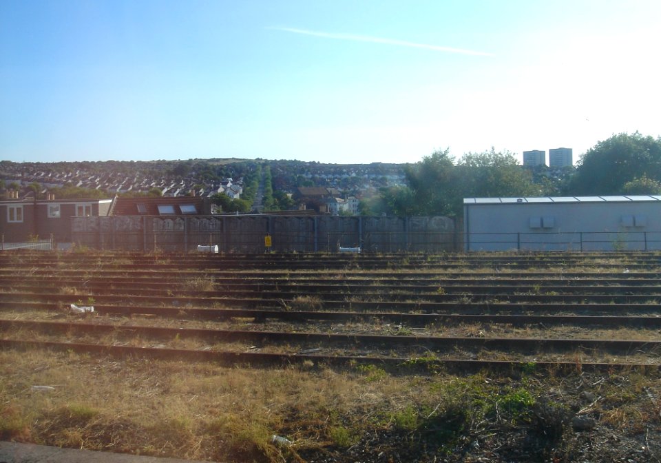 Eastward view from Northbound Train leaving Brighton (towards Stanford Avenue) (July 2009)