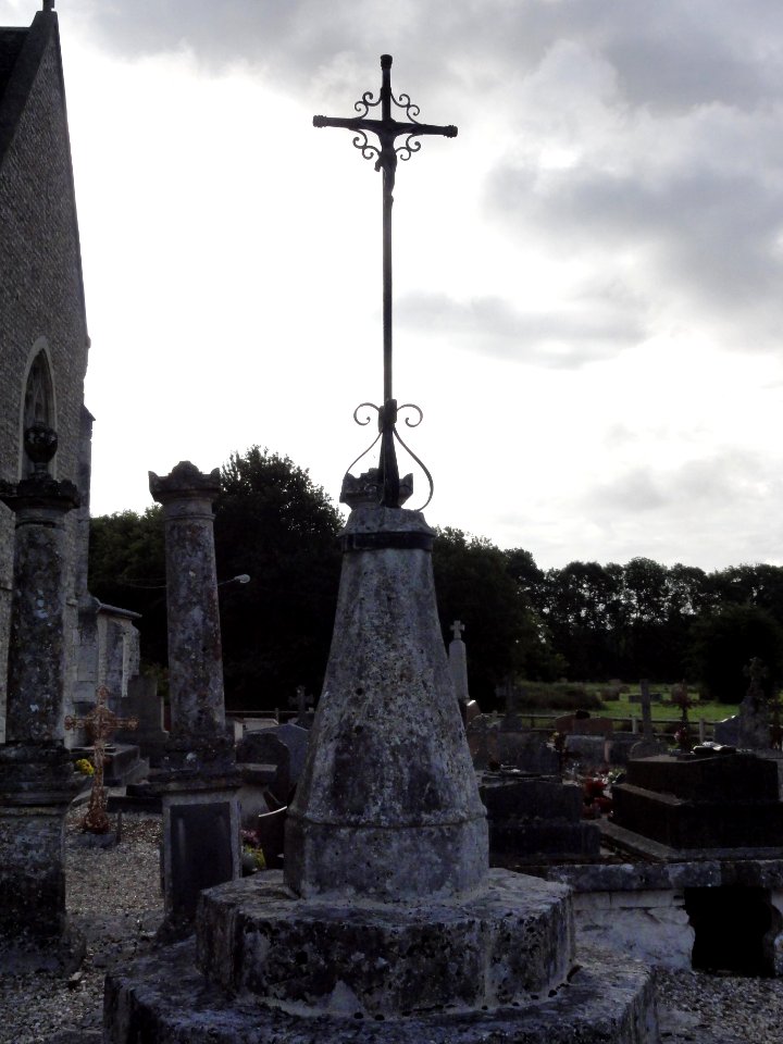 Ectot-lès-Baons (Seine-Mar.) croix du cimetière