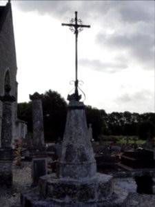 Ectot-lès-Baons (Seine-Mar.) croix du cimetière