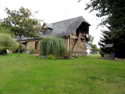 Ectot-l'Auber (Seine-Mar.) maison normande avec puits