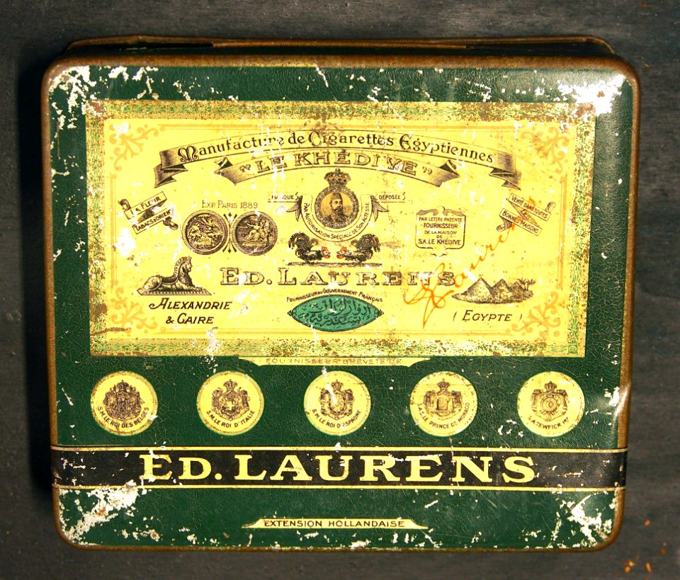 Ed Laurens Le Khedive cigarettes green in front pic2