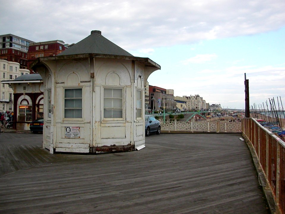 Eastward view along Brighton Seafront close to former West Pier (June 2008)