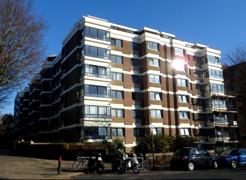 Eaton Manor, Eaton Gardens, Hove (March 2014) (2)