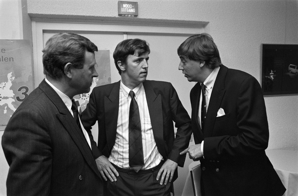 Ed Nijpels (r) in discussie met Hermans (m), Bestanddeelnr 934-4569