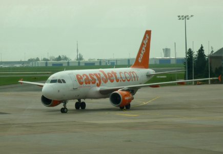 EasyjetG-EZIJtaxingSXF