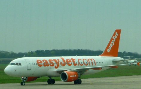 EasyjetG-EZTKtaxingSXF