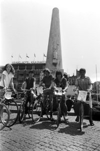 Ecologische fietstocht naar Athene vanaf de Dam in Amsterdam vertrokken, Bestanddeelnr 928-6730