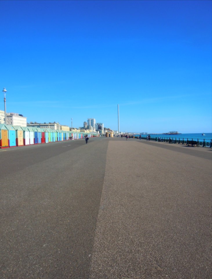 Eastward view along King's Esplanade, Hove (September 2018)