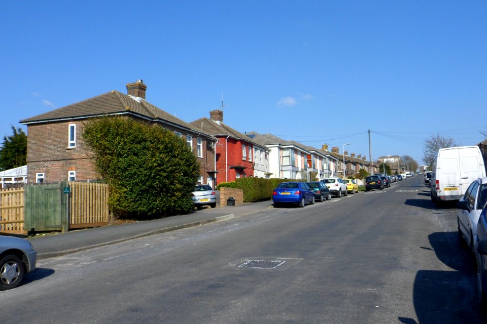 Eastward view along Pankhurst Avenue, Queens Park, Brighton (April 2013) (1)