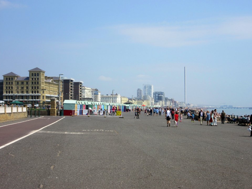 Eastward view along King's Esplanade, Hove (June 2016)