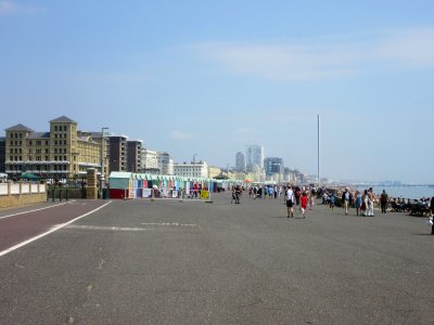 Eastward view along King's Esplanade, Hove (June 2016)