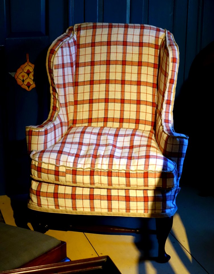 Easy chair, Boston, 1740-1790, mahogany, maple, white pine - Concord Museum - Concord, MA - DSC05675
