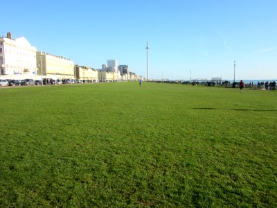 Eastward view along Hove Lawns, Kingsway, Hove (January 2017)