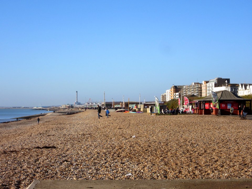 Eastward view along Hove Beach near King Alfred Leisure Centre, Hove (January 2017) (2)