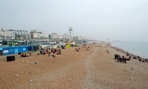 Eastward view along Brighton Beach towards Zip Wire (April 2018) (1)