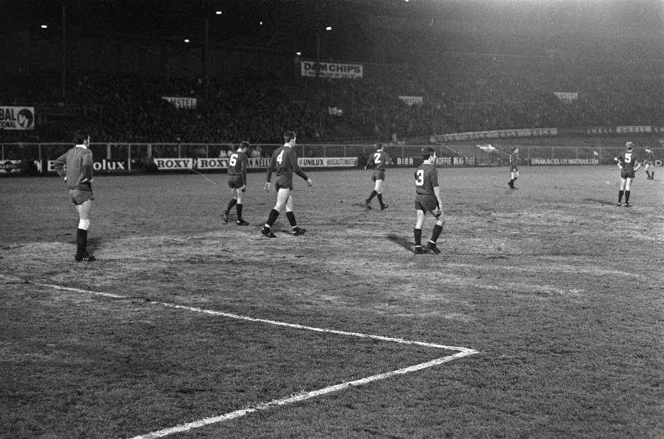 DWS tegen Glasgow Rangers 0-2 aanval Glasgow Rangers, spelmoment, Bestanddeelnr 922-0157