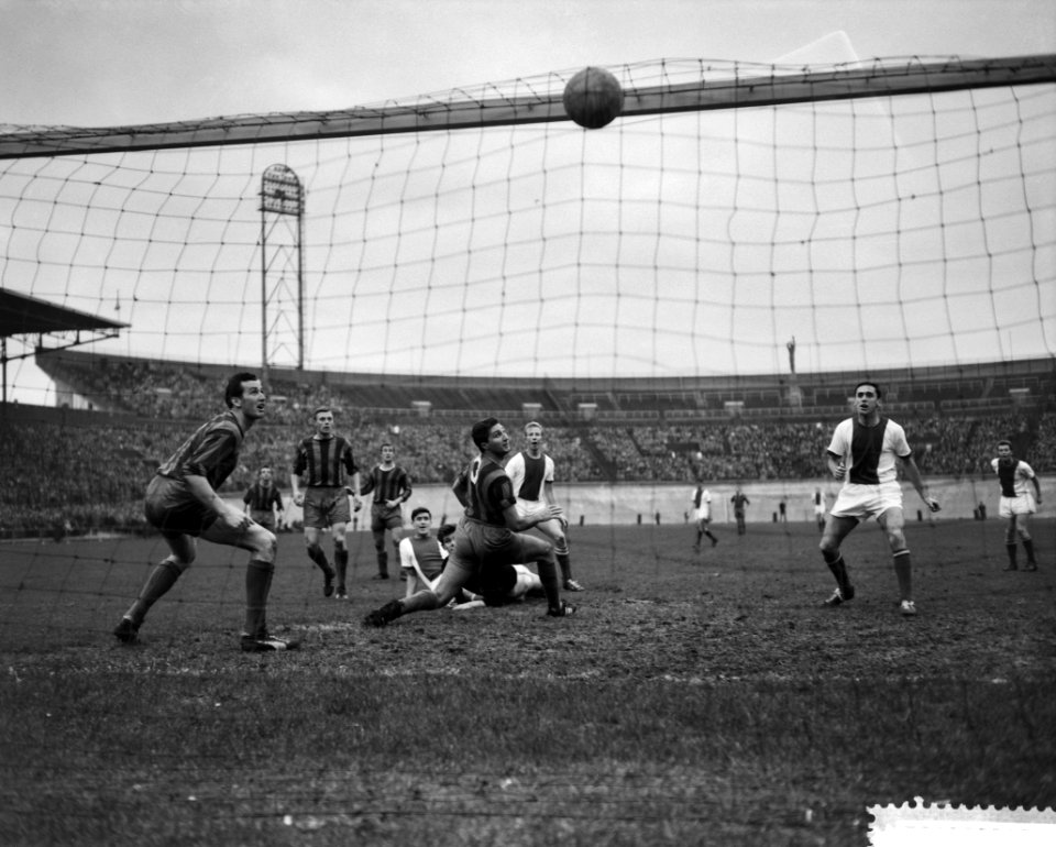 DWSA tegen Ajax 1-1, v.l.n.r. Goedhart, Schenkel, Niesen, Swart, Boskamp, H. Gro, Bestanddeelnr 911-8677