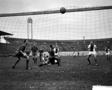 DWSA tegen Ajax 1-1, v.l.n.r. Goedhart, Schenkel, Niesen, Swart, Boskamp, H. Gro, Bestanddeelnr 911-8677