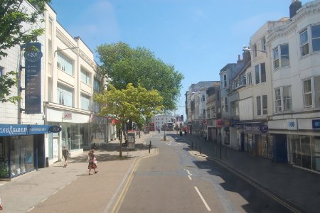 Eastward view along Western Road, Brighton (May 2020)