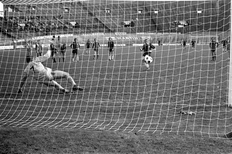 DWS tegen Twente 1-1, Branchni scoort uit een penalty 1-1, Bestanddeelnr 925-5036