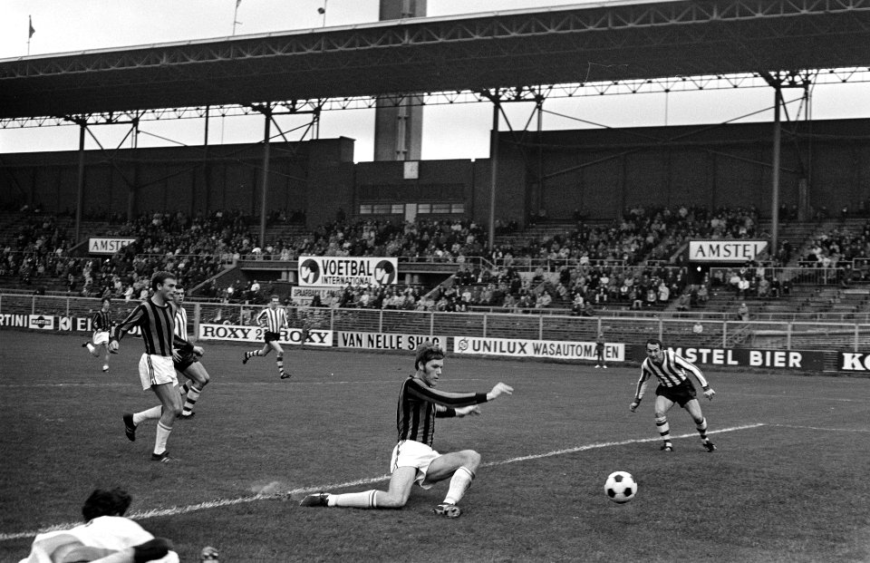 DWS tegen Sparta 0-2. Voor op grond keeper Jongbloed. Soetekouw, Overweg en Koa, Bestanddeelnr 922-9324