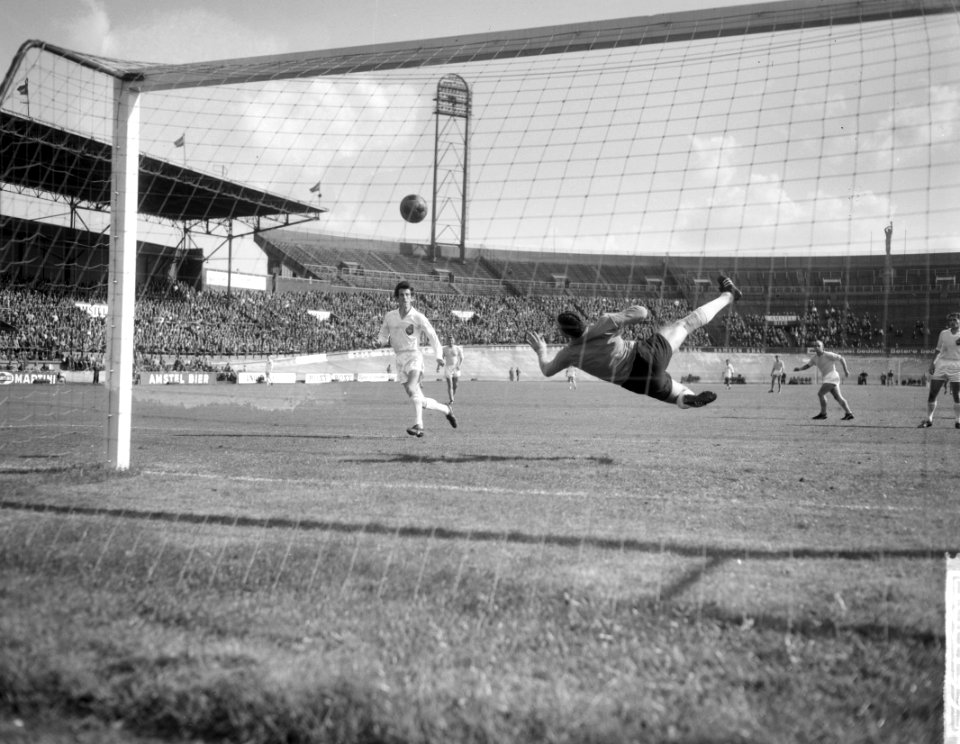 DWS tegen Telstar 2-1, keeper Stuy in actie, Bestanddeelnr 916-8199