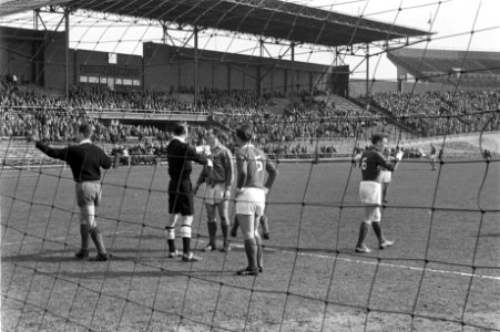 DWSA tegen MVV 4-0. R. van Dijk , keeper Van Meer , A. den Oude en Maas, Bestanddeelnr 912-2708