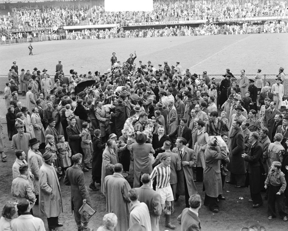 DWS tegen Wageningen 1-0 beslissingswedstrijd Rotterdam Huldiging DWS, Bestanddeelnr 904-5415