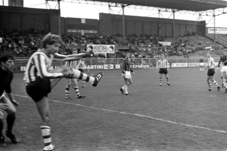 DWS tegen Sparta 0-2. Bonsink (DWS), Seeman (DWS) en Bentzon (Sparta) in aktie, Bestanddeelnr 922-9326